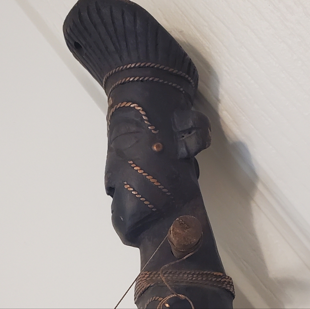 Handcrafted African Harp String Instrument - Picture 4 of 15